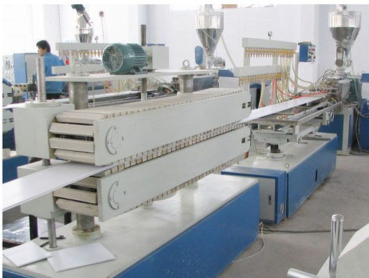Ξύλινες πλαστικές γραμμή/μηχανή εξώθησης φύλλων PVC προϊόντων πλήρως αυτόματες