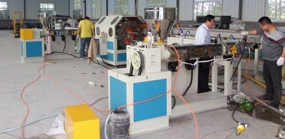 Σταθερή πλαστική μηχανή εξωθητών σωλήνων, ενισχυμένη μηχανή εξωθητών γραμμών παραγωγής μανικών PVC ίνα