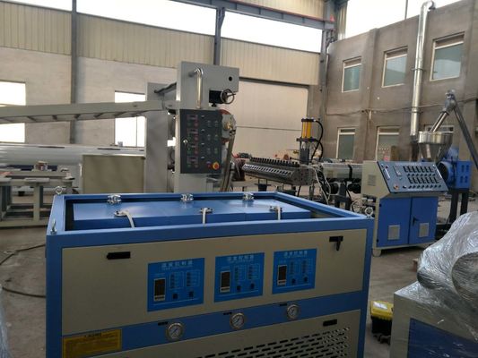 50HZ μηχανή πινάκων αφρού PVC/γραμμή παραγωγής πινάκων αφρού Celuka κρουστών με τη μηχανή SIMENS