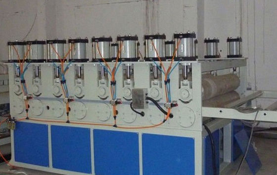 Ελεύθερος αφρισμένος πίνακας φύλλων διακοσμήσεων φύλλων πινάκων PVC WPC που κατασκευάζει τη μηχανή