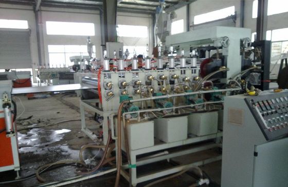 Διπλή μηχανή πινάκων αφρού PVC βιδών, αφρισμένη γραμμή παραγωγής πινάκων PVC κρούστα