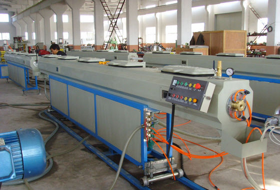 Πλαστική γραμμή παραγωγής σωλήνων μηχανών κατασκευής σωλήνων καυτού/κρύου νερού PPR