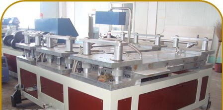 Δίδυμη μηχανή εξώθησης βιδών πλαστική, γραμμή παραγωγής πινάκων WPC