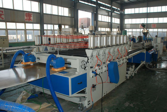 Καλή τιμή. Μηχανή πινάκων αφρού PVC/γραμμή 1220mm εξώθησης για το γραφείο/την έδρα σε απευθείας σύνδεση