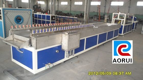 Καλή τιμή. Πλαστική γραμμή εξώθησης σχεδιαγράμματος γραφείου WPC, μηχανήματα παραγωγής σχεδιαγράμματος καναπέδων WPC σε απευθείας σύνδεση