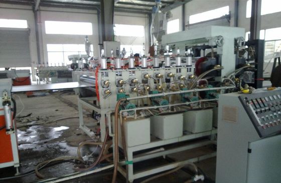 Καλή τιμή. Γραμμή Proodcution πινάκων PVC FOma υψηλής αποδοτικότητας, πίνακας αφρού PVC που κατασκευάζει τη μηχανή για Decotative σε απευθείας σύνδεση