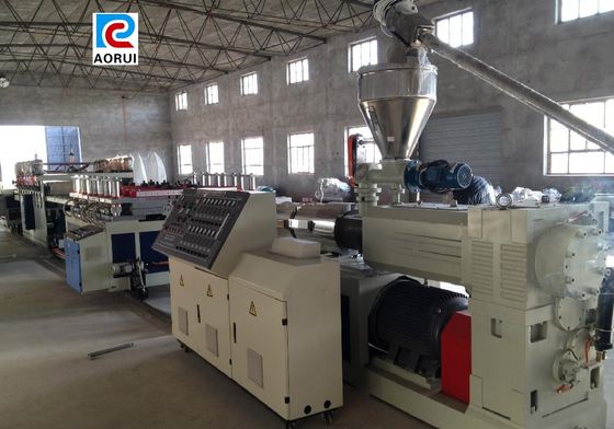 Πλαστική γραμμή εξώθησης πινάκων PVC WPC υψηλής ταχύτητας με τη μηχανή Siemens