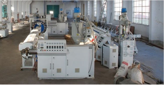 Καλή τιμή. Διπλός σωλήνας PVC βιδών που κατασκευάζει τη μηχανή για την πλαστική γραμμή παραγωγής υδροσωλήνων PVC σε απευθείας σύνδεση