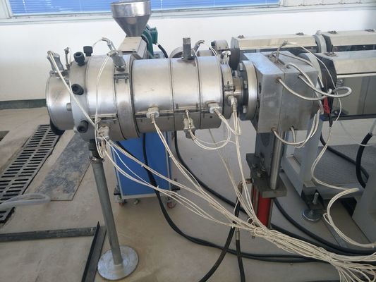 Καλή τιμή. HDPE PPR PE πλαστική γραμμή παραγωγής σωλήνων με την εξουσιοδότηση 1 έτους, χαμηλού θορύβου σε απευθείας σύνδεση