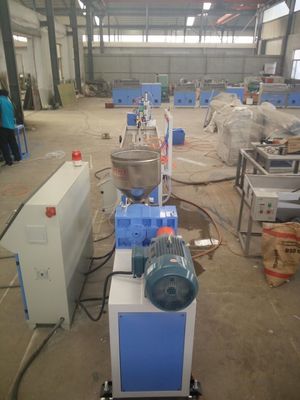 Καλή τιμή. Επαγγελματική πλαστική γραμμή εξώθησης σχεδιαγράμματος/σχεδιάγραμμα PVC WPC Decking που κατασκευάζει τη μηχανή σε απευθείας σύνδεση