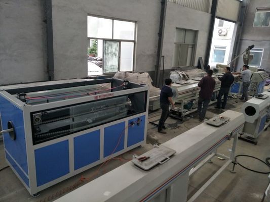 Καλή τιμή. Δίδυμο πεζοδρόμιο γραμμών παραγωγής σωλήνων PVC βιδών UPVC της κατασκευής σωλήνων PVC καλωδίων σε απευθείας σύνδεση