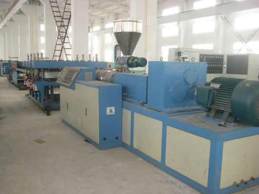 Καλή τιμή. Ηχομονωμένος/μη - τοξική μηχανή 350kg/H πινάκων αφρού PVC WPC Celuka σε απευθείας σύνδεση