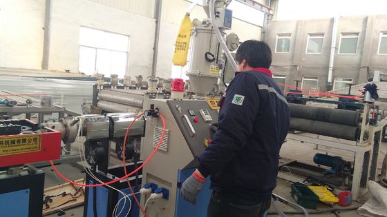 Υψηλής απόδοσης SJ65/33 HDPE μονό τοιχώδους κυματοειδούς σωλήνα εκχύλισης μηχανή