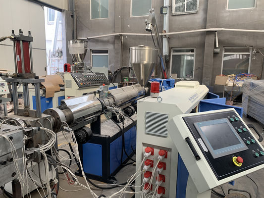 Καλή τιμή. Πίνακας 350KG/H WPC που κάνει τη γραμμή παραγωγής πινάκων αφρού PVC υψηλής πυκνότητας μηχανών σε απευθείας σύνδεση