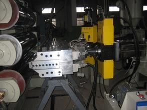 Καλή τιμή. πρότυπο κατασκευής 1220mm WPC/πίνακας επίπλων WPC που κατασκευάζει τη μηχανή ISO9001 σε απευθείας σύνδεση