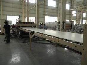 Καλή τιμή. Μηχανή πινάκων αφρού PVC WPC WPC λουτρών, ανακυκλωμένος κωνικός δίδυμος εξωθητής βιδών σε απευθείας σύνδεση